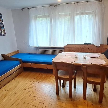 Helle Souterrainwohnung Naehe Flughafen, Landshut Und Muenchen 1 Bis 5 Personen Bruckberg Luaran gambar