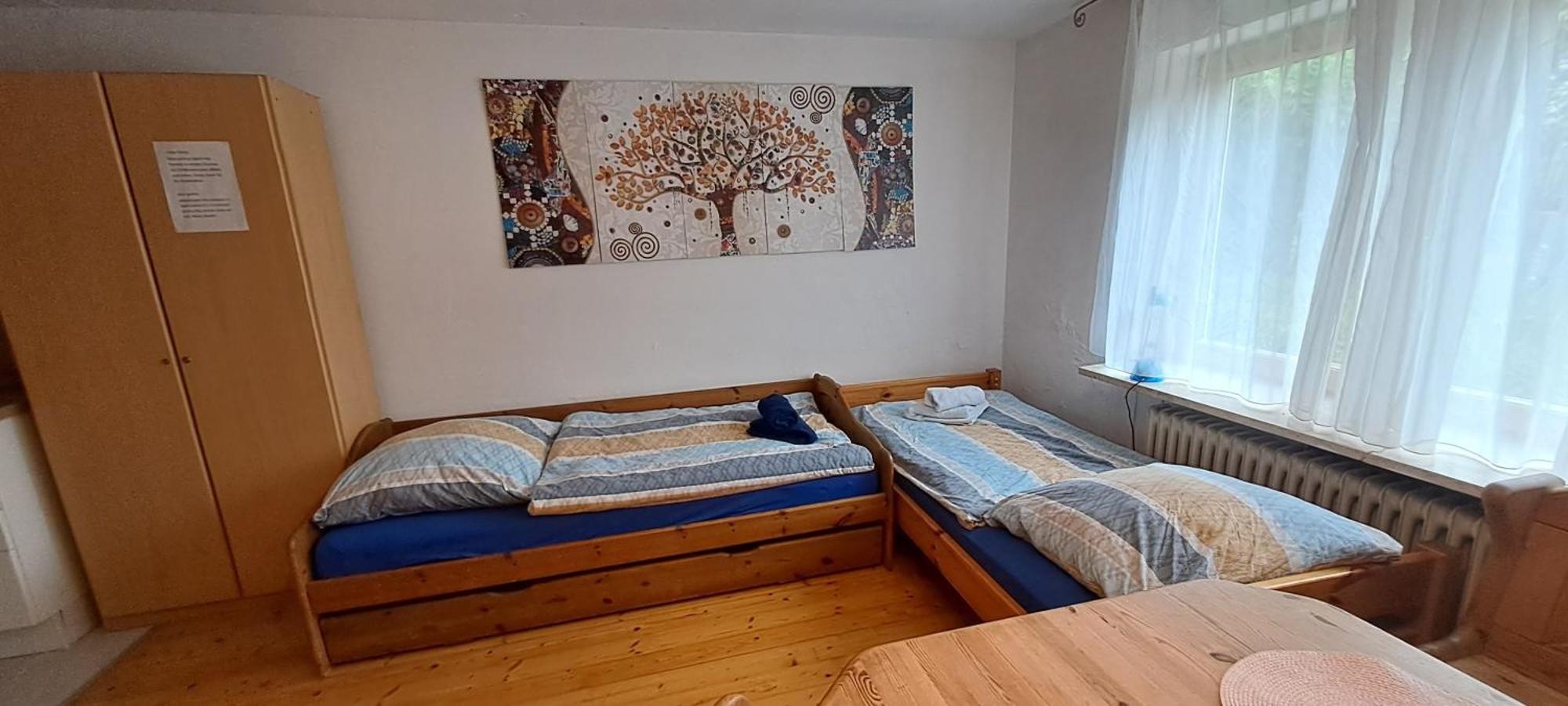 Helle Souterrainwohnung Naehe Flughafen, Landshut Und Muenchen 1 Bis 5 Personen Bruckberg Luaran gambar